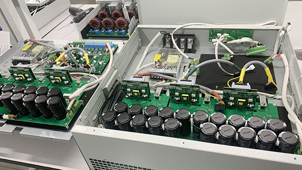Apakah generator daya reaktif statis memiliki fungsi kapasitor?